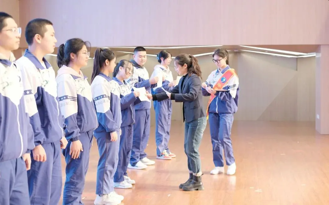 如何调整分卫的心理状态以应对比赛压力_2